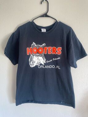 Hooters Short Sleeve Tee t shirt hooters Orlando Florida